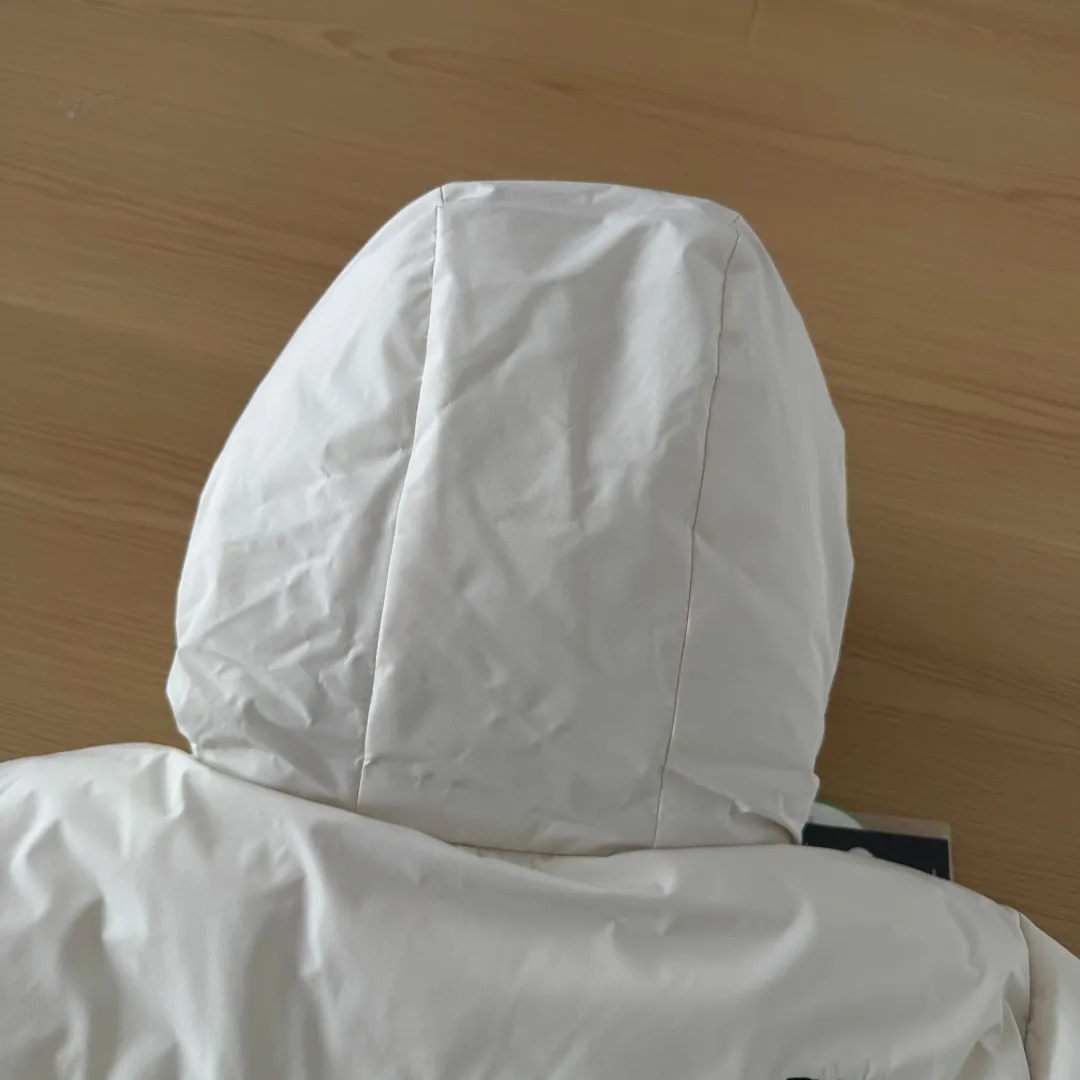 Photographed at home, please do not pass it off as a stolen photo! Style number: Y 68-𝐓𝐡𝐞 𝐍𝐨𝐫𝐭𝐡 𝐅𝐚𝐜𝐞 /F 22 North Face long down jacket Shin Min Ah Same Style ❶Fabric: Made of 100% polyester fiber, dry to the touch, water-repellent fabric. ❷Filling: It is also filled with 80% goose down, and the fluffy and warm effect is very good. ❸Embroidery: Using imported Tajima Embroidery Ten Thousand Needle Embroidery, using imported No. 7 needles and Japanese Queen Embroidery Thread to ensure that each word is full of work and has a clear three-dimensional sense. ❹The zipper is customized by Yoshida YKK original factory, with clear engraving and perfect and smooth texture. Size: XS S M L XL XXL Color: Black White